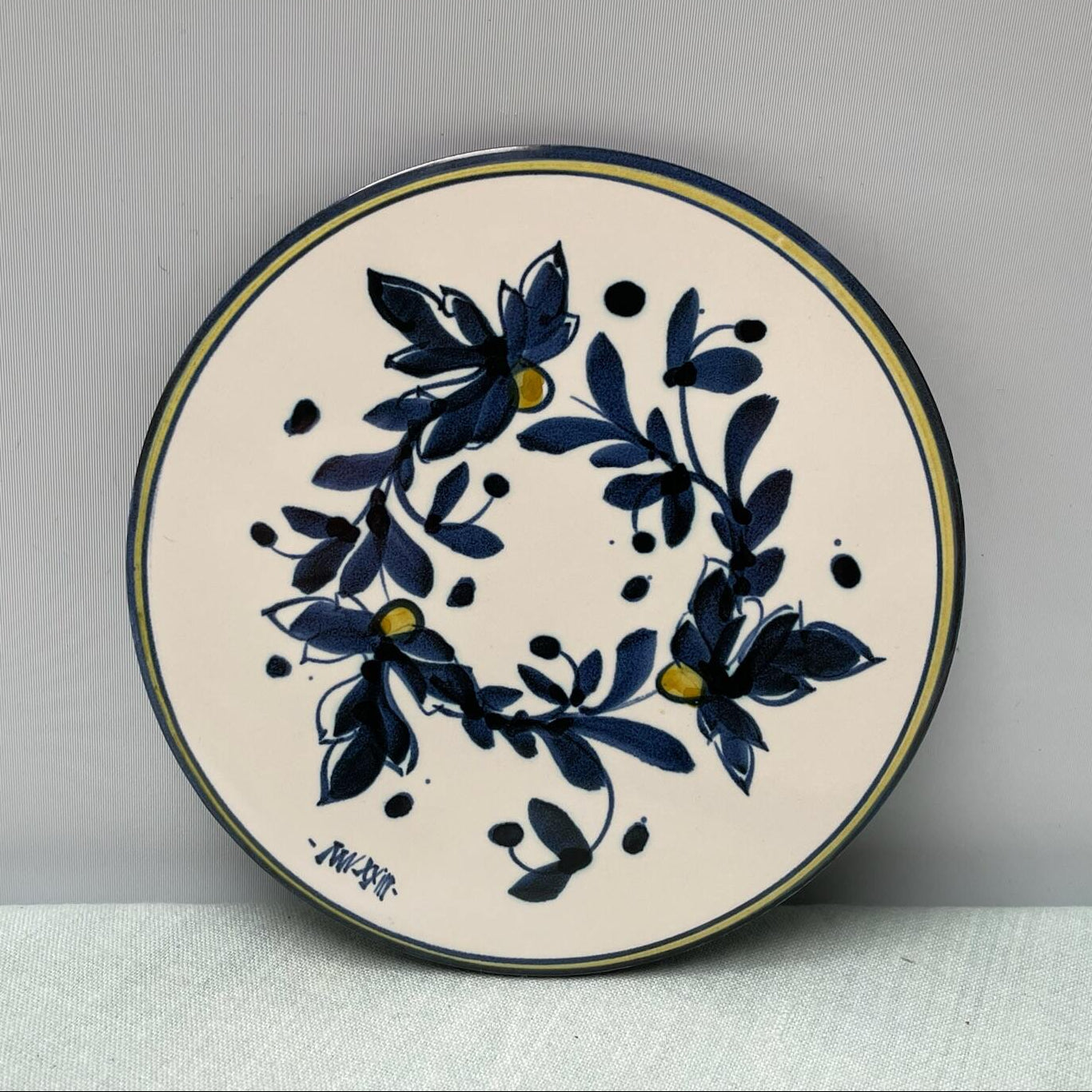 Handmade Ceramic 6" Mat – Cornflower in Blue & Yellow